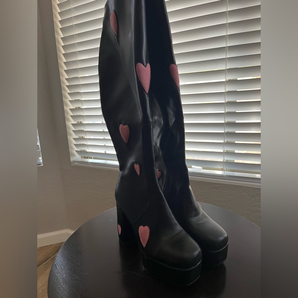 Dolls Kill size 7